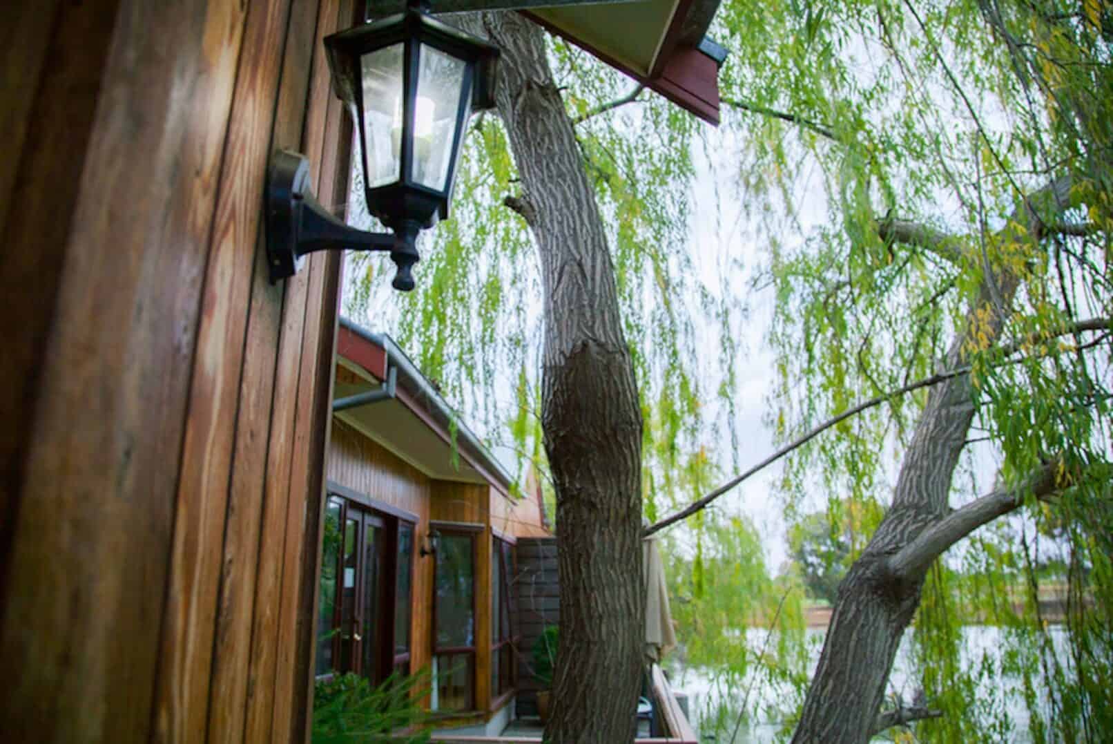 studio accommodation lake view in moama