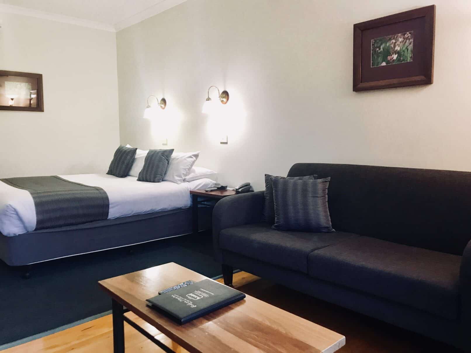 studio spa lounge room