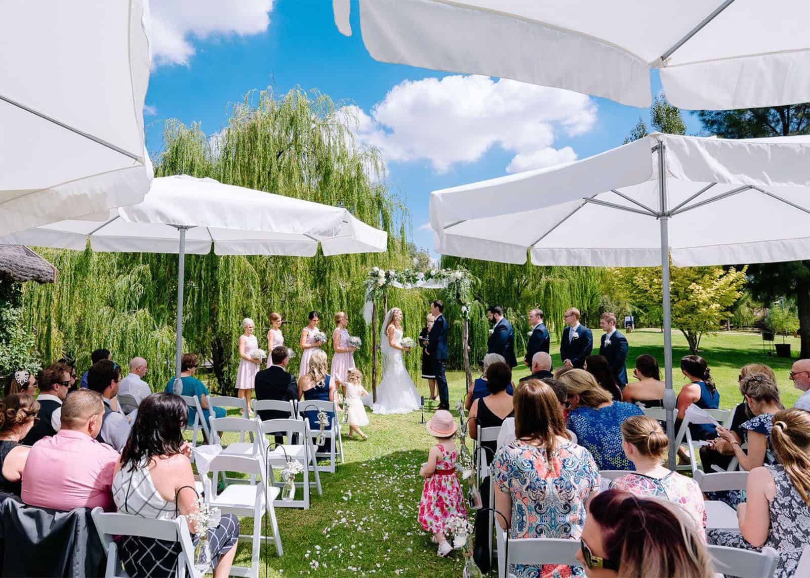 wedding ceremony at perricoota vines